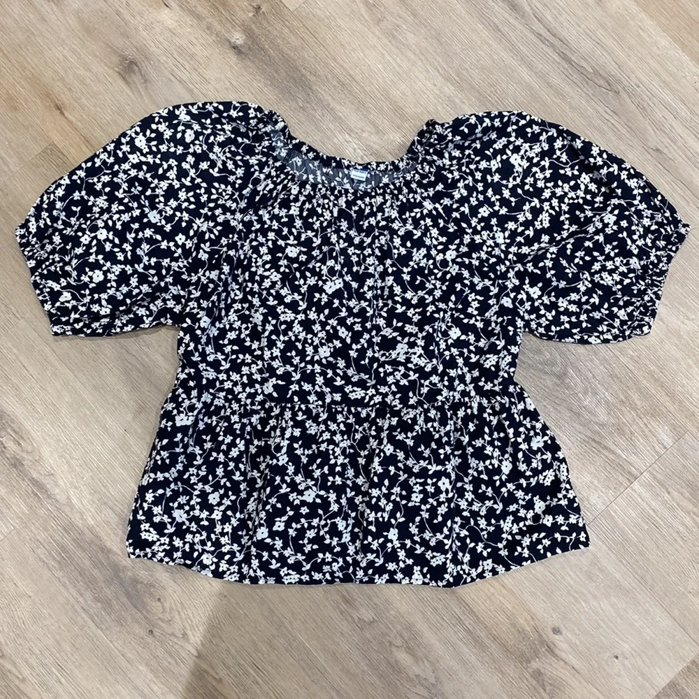 Old Navy Floral Puff Sleeve Babydoll Top - Picture 8 of 11